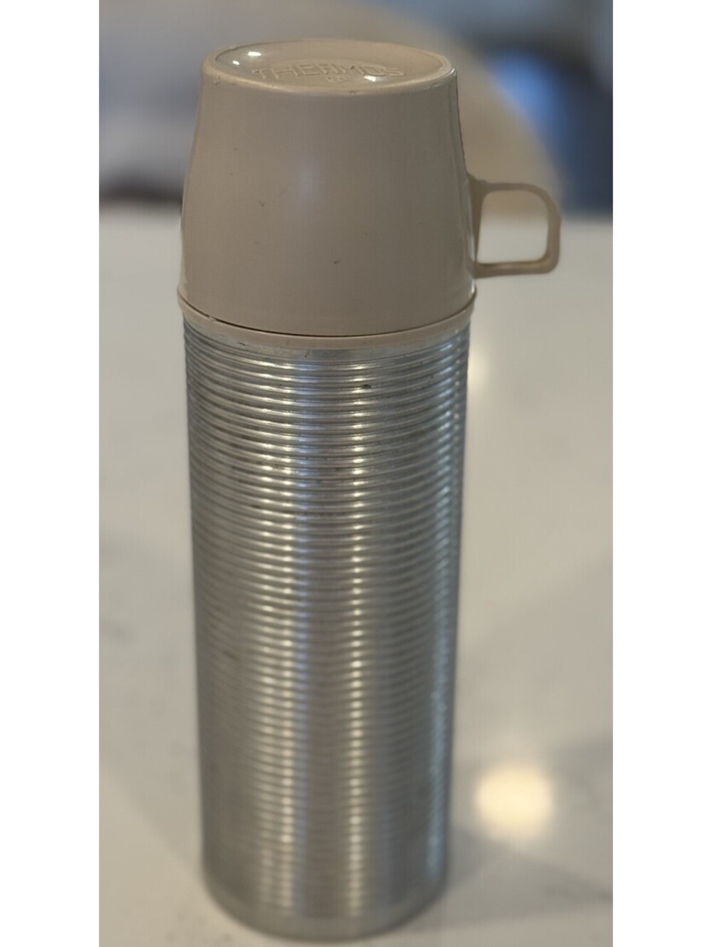 Thermos Vintage Metal 2284 Beehive Style Insulated Bottle White Glass Liner PINT